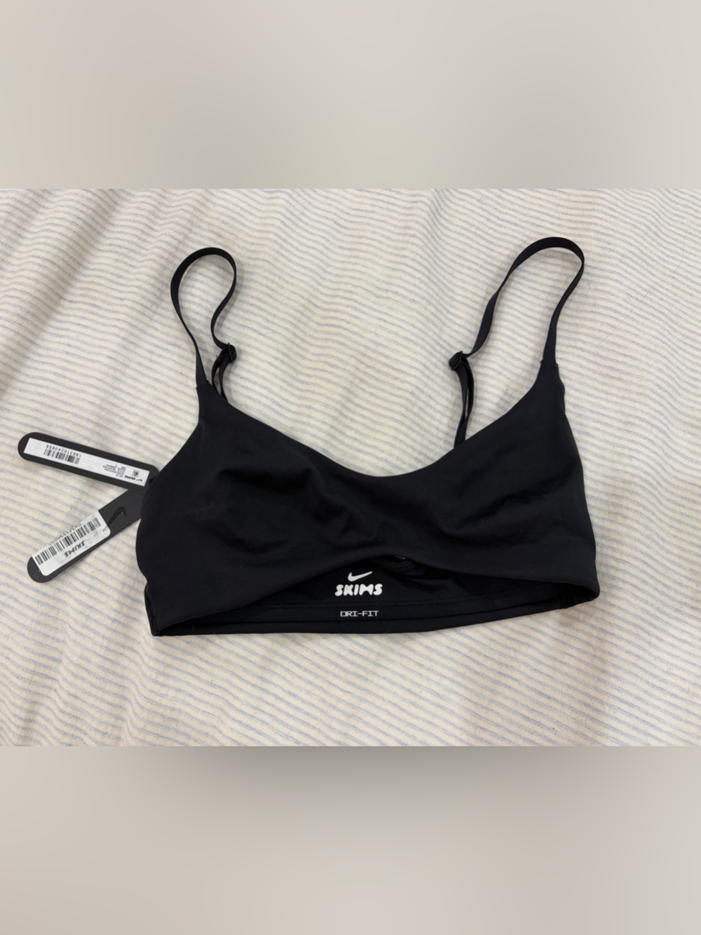 NikeSKIMS Triangle Bra – Black/Obsidian – New with Tags
